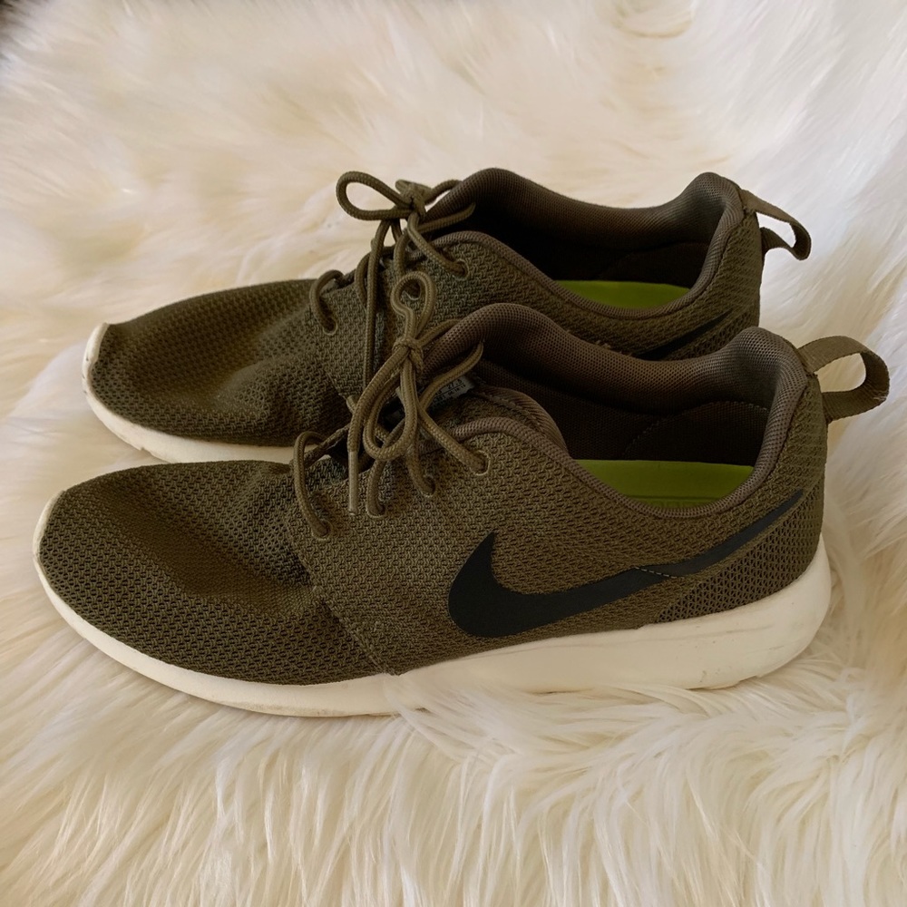 Men’s Nike Roshes
